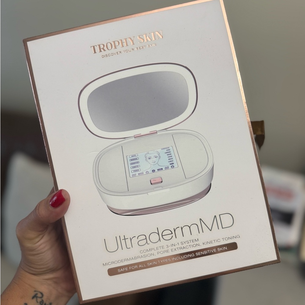 Trophy Skin UltradermMD Microdermabrasion System - White
